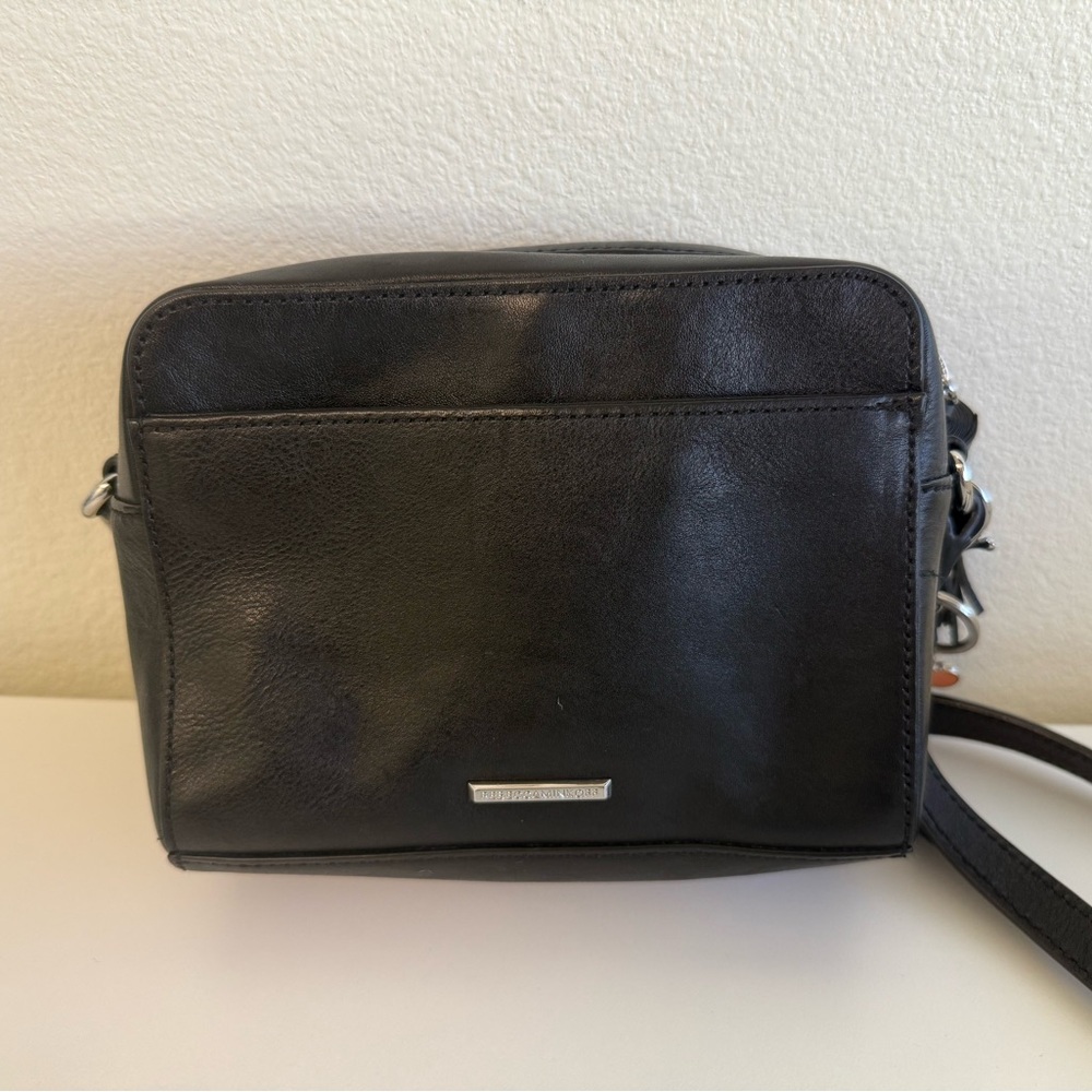 Rebecca Minkoff Crossbody Purse Bag Camera
Floral Appliqué Tassel Pull Tab Charm - Picture 5 of 11